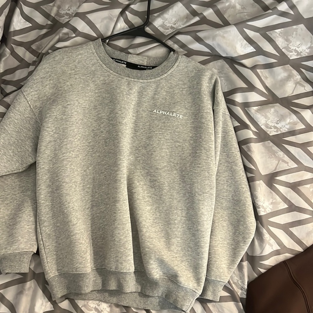 Alphalete crewneck